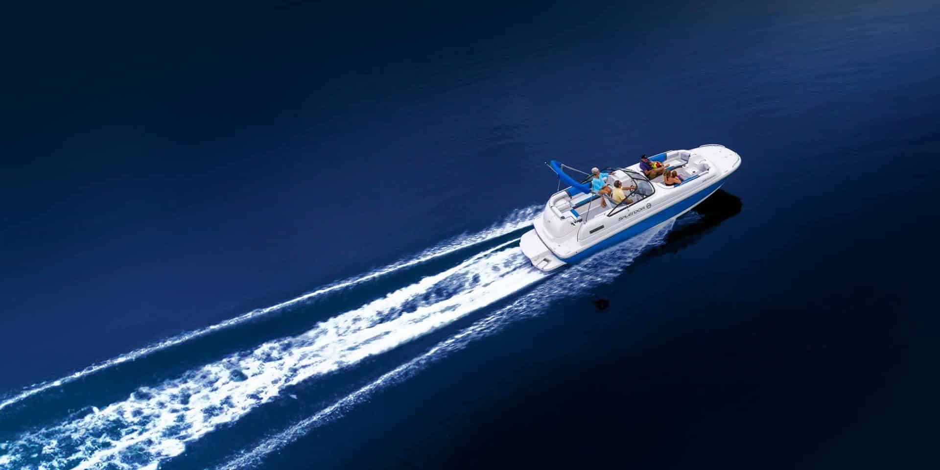 splendor-boats-deck-boat-hero